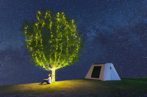 Girl Sitting Tree Adorn Lights Tent Camping Night Milky Way — Fotografia de Stock