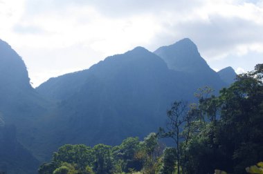 Doi Luang Chiang Dao, Chiang Mai, Tayland yolu üzerindeki manzara.