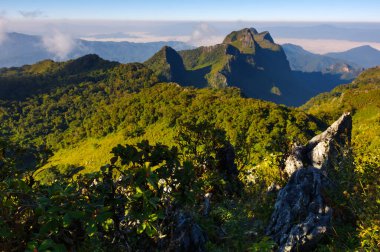 Doi Luang Chiang Dao, Chiang Mai, Tayland yolu üzerindeki manzara.