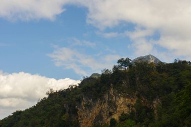 Doi Luang Chiang Dao, Chiang Mai, Tayland yolu üzerindeki manzara.