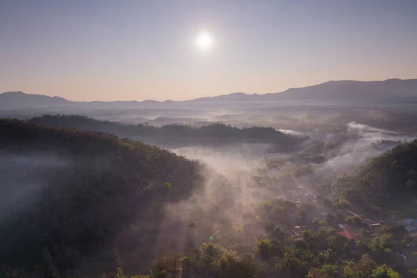 Mist Het Ochtendbos Met Groene Bergen Pang Puai Mae Moh — Stockfoto
