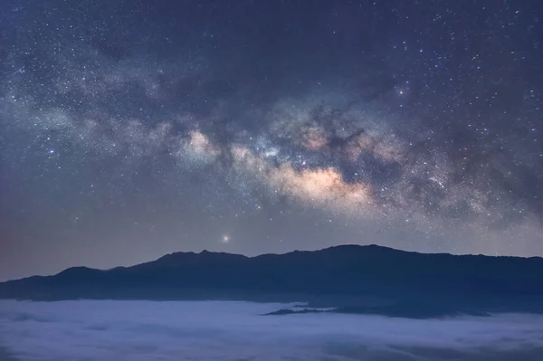 Tejút Galaxis Csillagok Űrpor Univerzumban Nagy Sebességű Expozíció Éjszakai Táj — Stock Fotó