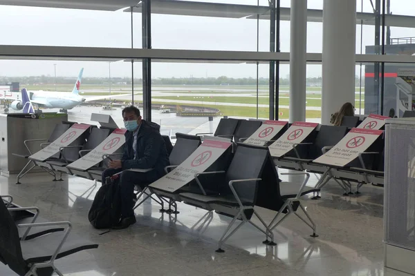 Aeroporto Internacional Heathrow Londres Reino Unido Maio 2021 Passageiro Esperando — Fotografia de Stock