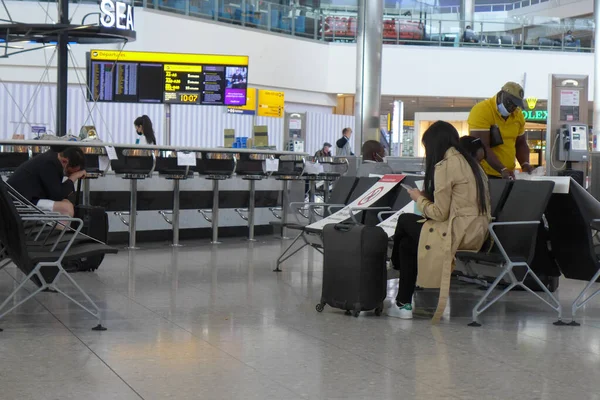 Heatrow International Airport Londres Reino Unido Maio 2021 Poucos Passageiros — Fotografia de Stock