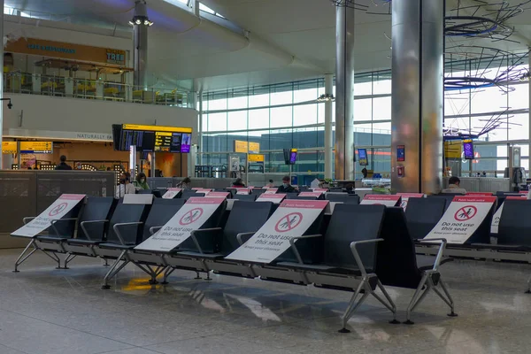 Aeropuerto Internacional Heathrow Londres Reino Unido Mayo 2021 Pocos Pasajeros —  Fotos de Stock