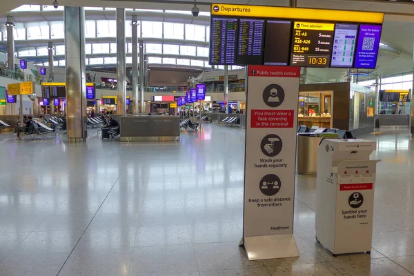 Aeroporto Internacional Heathrow Londres Reino Unido Maio 2021 Poucos Passageiros — Fotografia de Stock