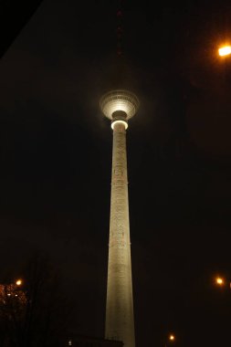 Gece vakti Berlin TV Kulesi