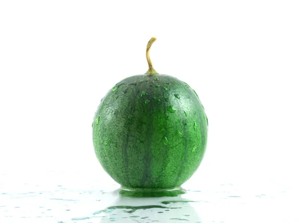 白色背景下孤立的绿色西瓜 — 图库照片