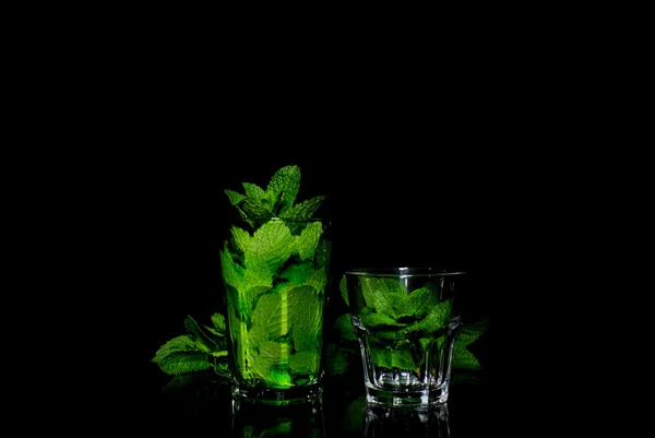 Mint glass on black background — Stock Photo, Image