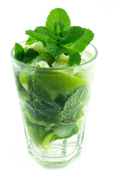 Mojito em um fundo branco — Fotografia de Stock