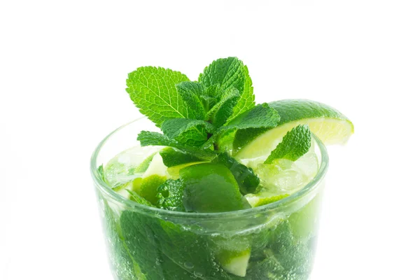 Mojito em um fundo branco — Fotografia de Stock