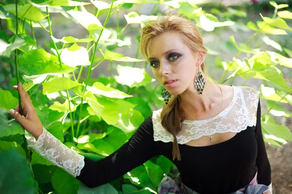 Cute young girl wondering in summer day in garden — Stock Photo, Image