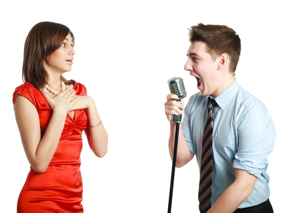 Young guy singing to a pretty girl, studio, isolated on white — Stock Photo, Image