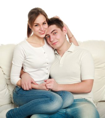 genç bir çift aşık Studio beyaz bir arka plan üzerinde