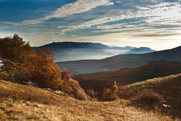 Herfst mist en de prachtige ochtend — Stockfoto