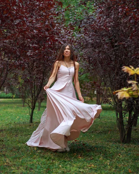 Young Woman Long Pink Dress Runs Dance Green Grass Garden — Stock Photo, Image