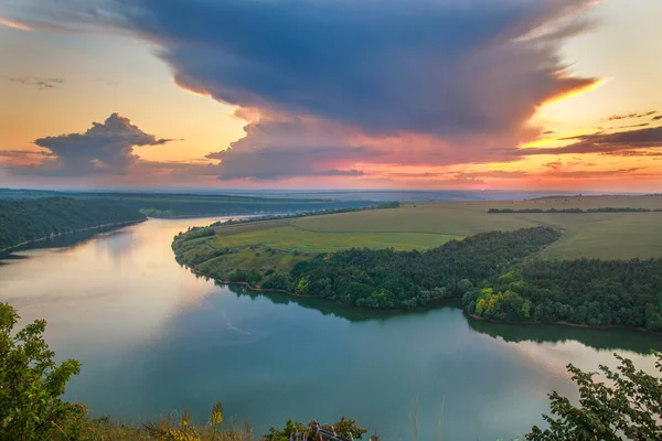 Vista Aérea Del Río Medio Verdes Bosques Campos Sobre Telón — Foto de Stock