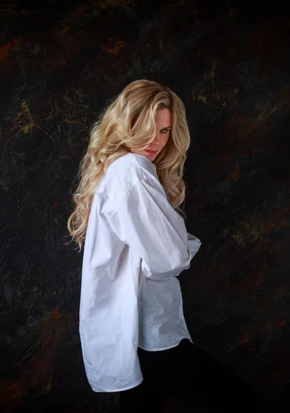 Authentic Natural Portrait Beautiful Gorgeous Business Woman White Shirt Studio — Stockfoto