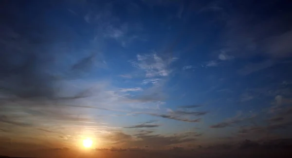 Dramático Impresionante Amanecer Cielo Nubes Fondo Belleza Naturaleza Paisaje — Foto de Stock