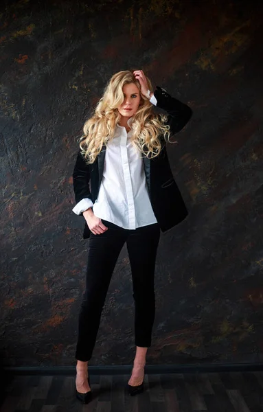 Gorgeous Business Lady Black Suit White Shirt Black Background Portrait — Stockfoto