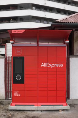 Aliexpress Parcel Locker - Çin satış servisi, 2010 yılında sadece perakende satışlara adanmış bir platform olarak hizmete girdi. Polonya Krakow 1 Aralık 2021 ...