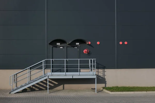 Edificio Industriale Facciata Con Porta — Foto Stock