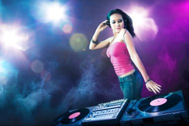güzel dj kız kulübü