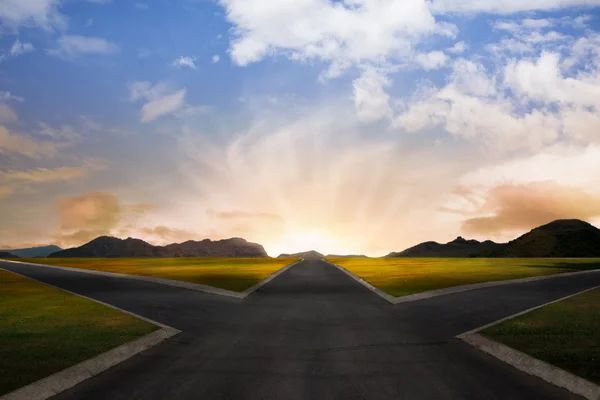 Crossroad at dawn in rural landscape — Stock Photo, Image