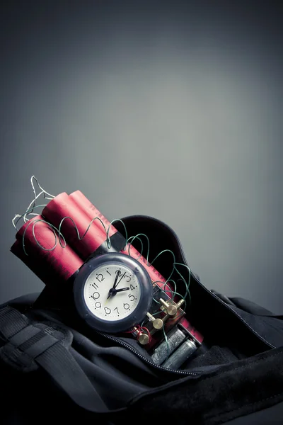 Zeitbombe im Rucksack einer U-Bahn-Station — Stockfoto