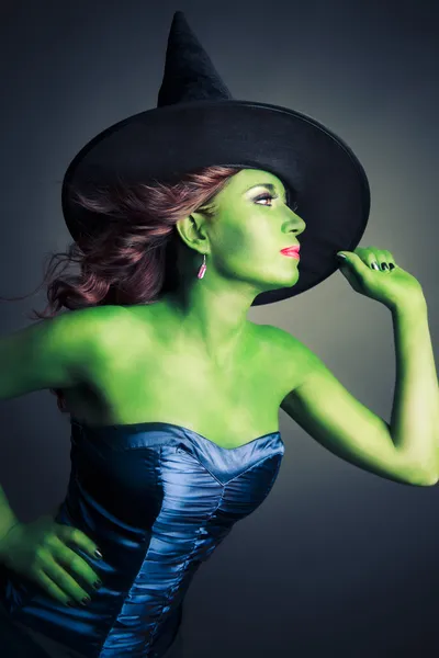 Fofa e sexy bruxa Halloween — Fotografia de Stock