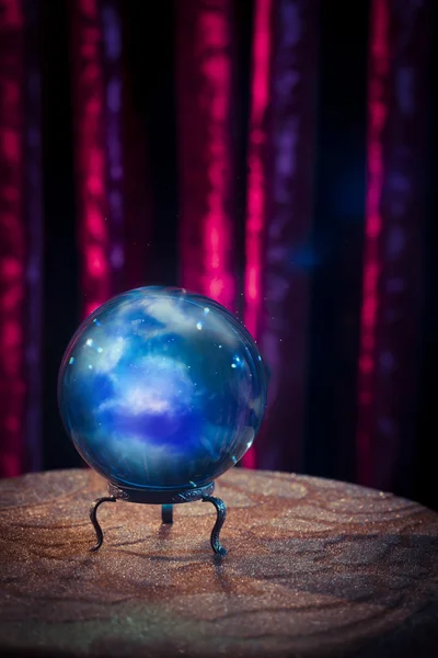 Fortune teller's Crystal Ball with dramatic lighting — Stock Photo, Image