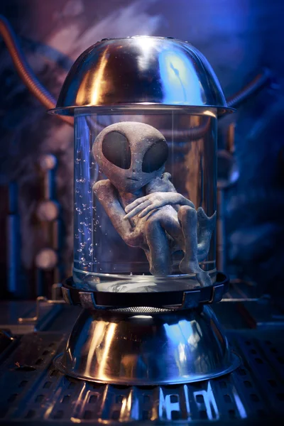 Alien dentro de un tubo de ensayo — Foto de Stock