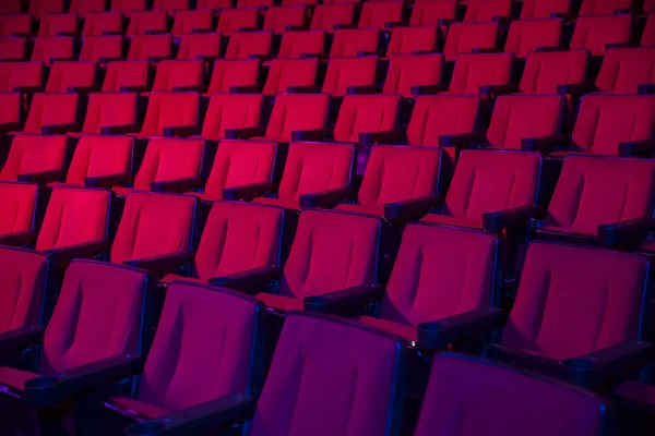 Linhas de assentos de teatro vazios — Fotografia de Stock