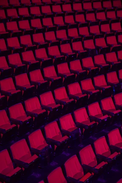 Linhas de assentos de teatro vazios — Fotografia de Stock