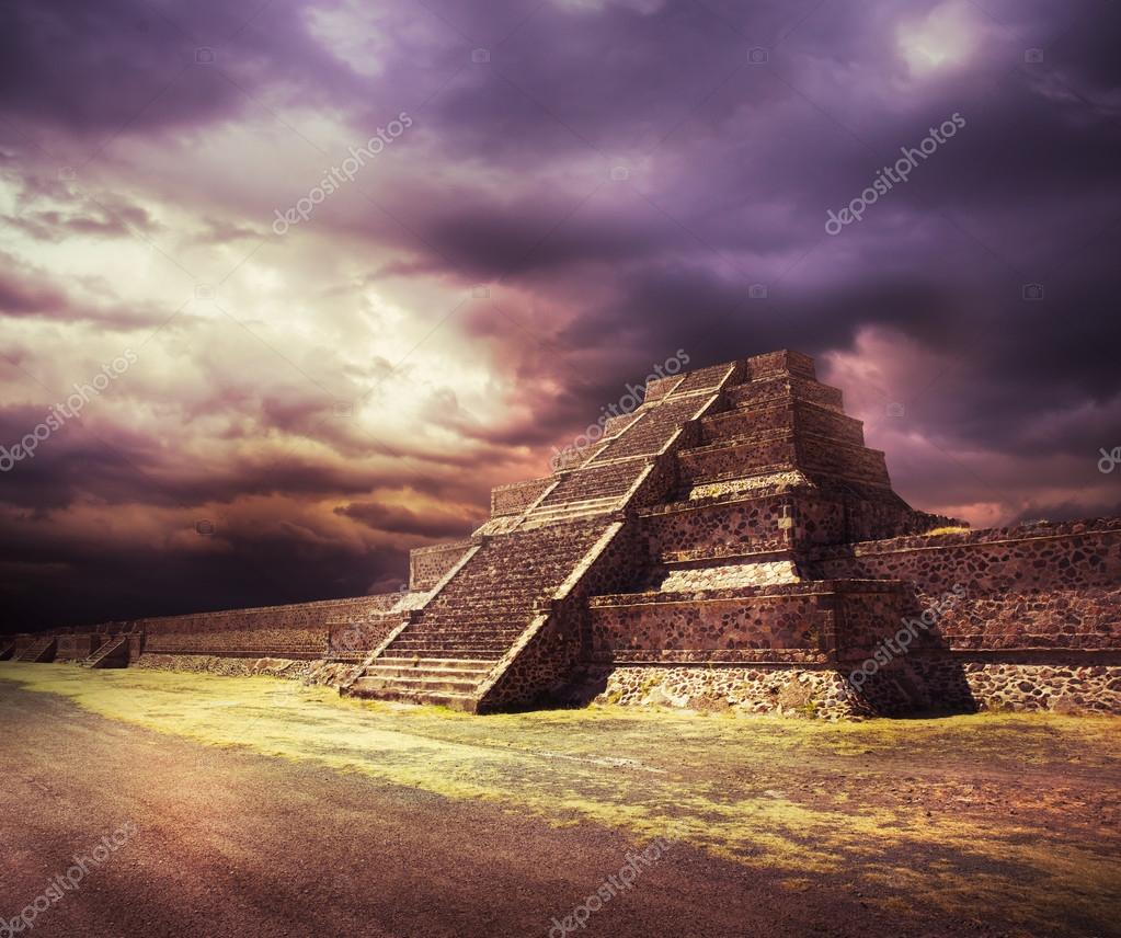 Aztec pyramid, Mexico — Stock Photo © fergregory 45905479