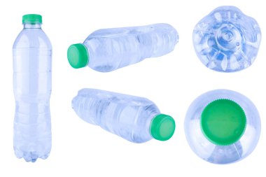 Beyaz arkaplanda izole edilmiş şişe suyu.