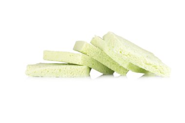 Ekmek pandan yaprağı beyaz arkaplanda izole.