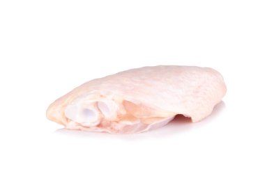 beyaz arkaplanda izole edilmiş tavuk orta kanatları.