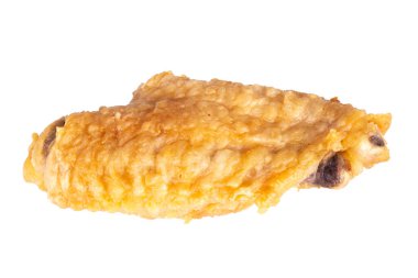 Beyaz arka planda izole edilmiş tavuk orta kanatları.