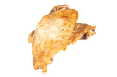 Beyaz arka planda izole edilmiş tavuk orta kanatları.