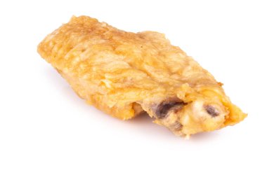 Beyaz arka planda izole edilmiş tavuk orta kanatları.