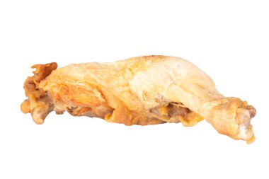 Beyaz arka planda kızarmış tavuk budu..