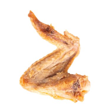 Beyaz arka planda izole edilmiş tavuk kanadı.