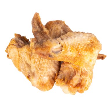 Beyaz arka planda izole edilmiş tavuk kanadı.