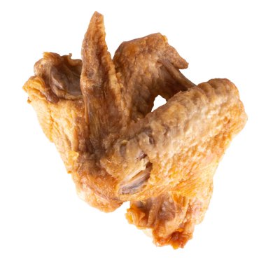 Beyaz arka planda izole edilmiş tavuk kanadı.