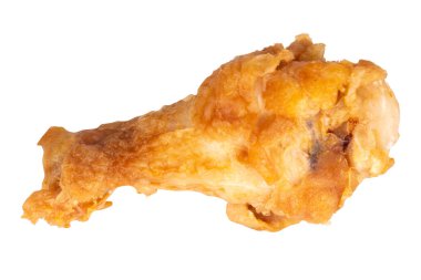 Beyaz arka planda kızarmış tavuk budu..