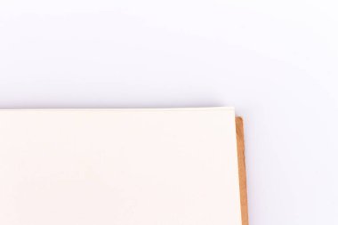 kitap satırı kapama kağıdı beyaz arkaplanda izole edildi.