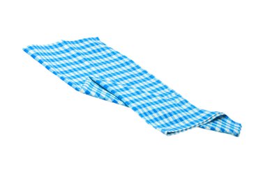 Beyaz arkaplanda izole edilmiş mavi ve beyaz kareli peçete ya da masa örtüsü dokusu. Mutfak aksesuarları.