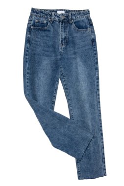 Kot pantolon izole. Modaya uygun mavi kot pantolon ya da beyaz arka planda izole edilmiş pantolon. Kesme yolu. Yaz ve sonbahar modası. Ön görünüm.