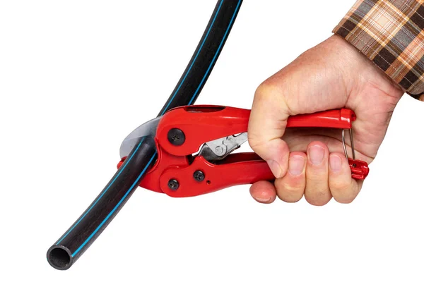 Klempnerwerkzeuge Isoliert Ein Mann Schneidet Mit Einem Roten Pvc Rohrschneider — Stockfoto